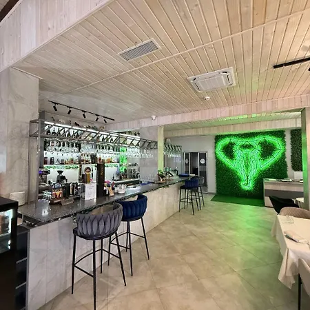 Ivory And Hotel Vynohradiv