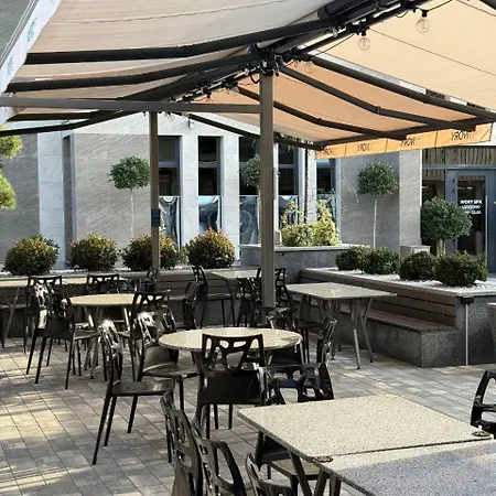 Ivory And Hotel Vynohradiv