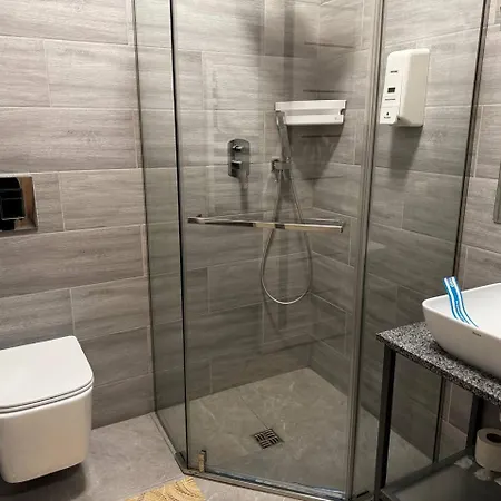 Ivory And Vynohradiv