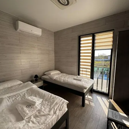 Ivory And Hotel Vynohradiv