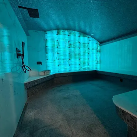 Hotell Ivory And 5*
